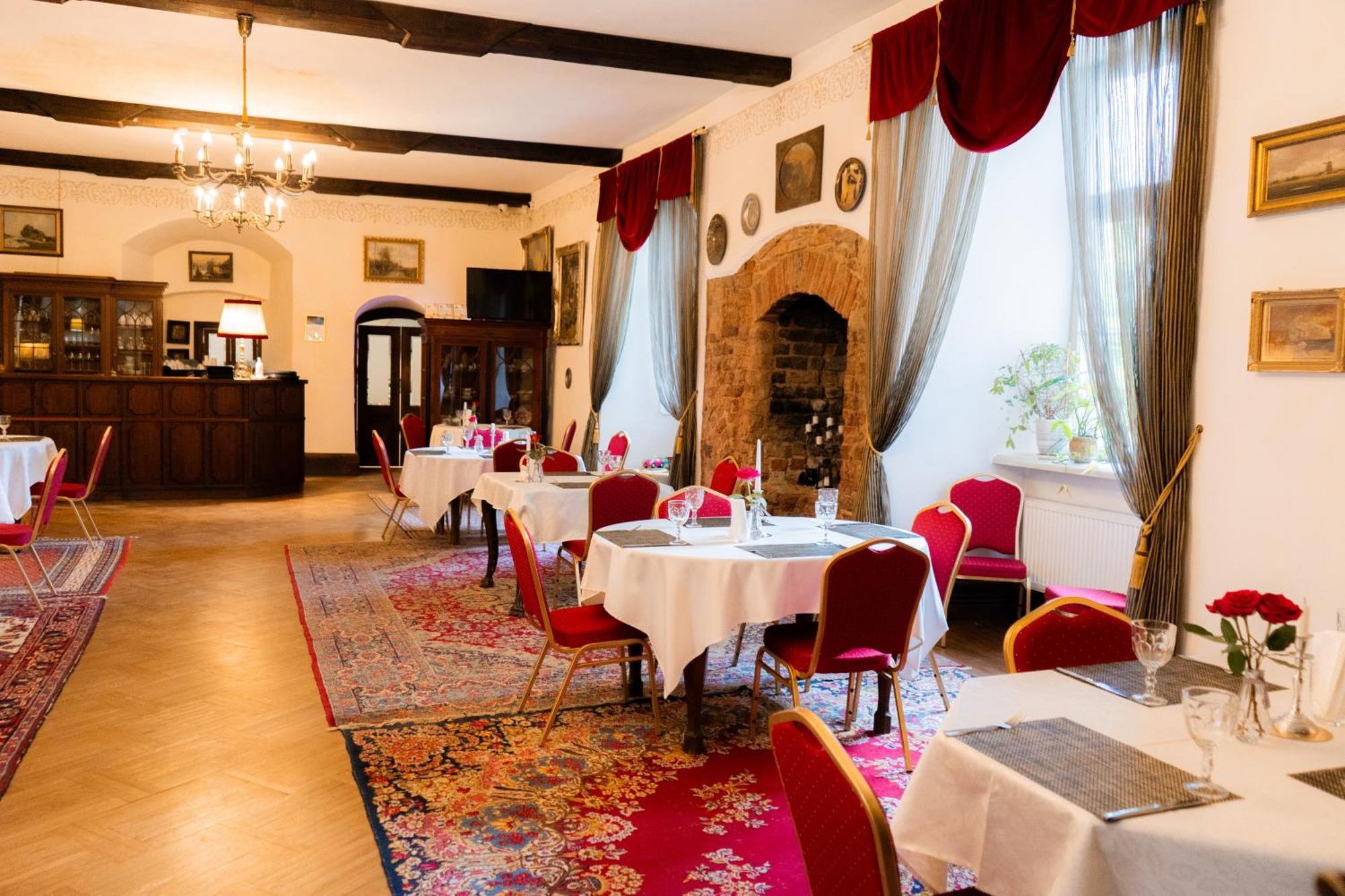 Edoles Pils Hotel Exterior photo