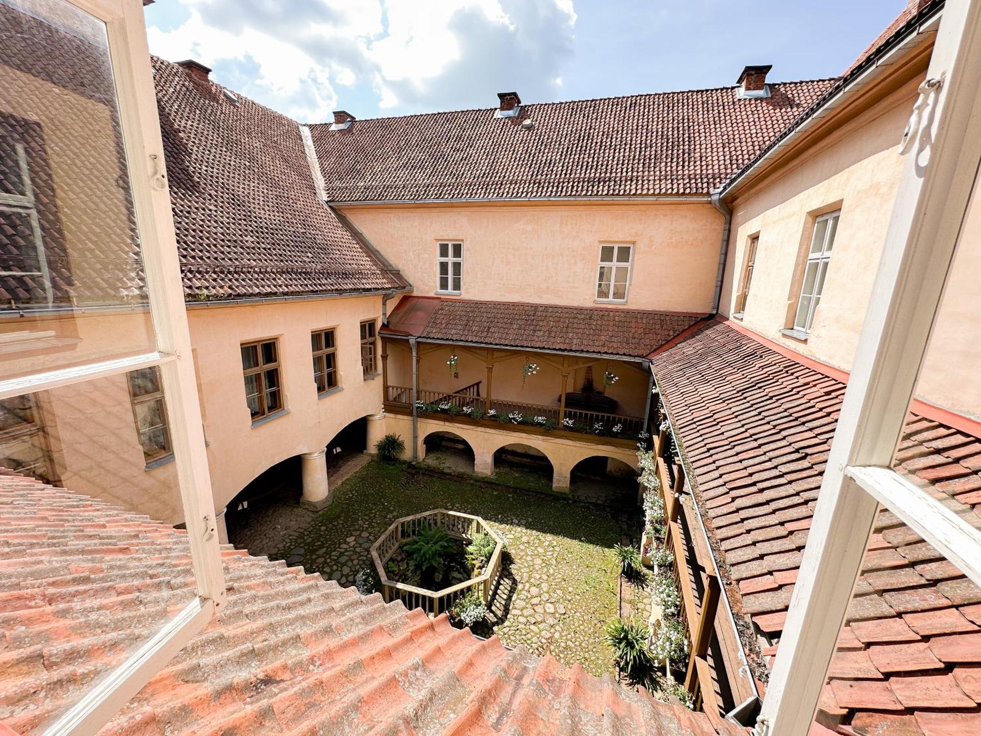 Edoles Pils Hotel Exterior photo