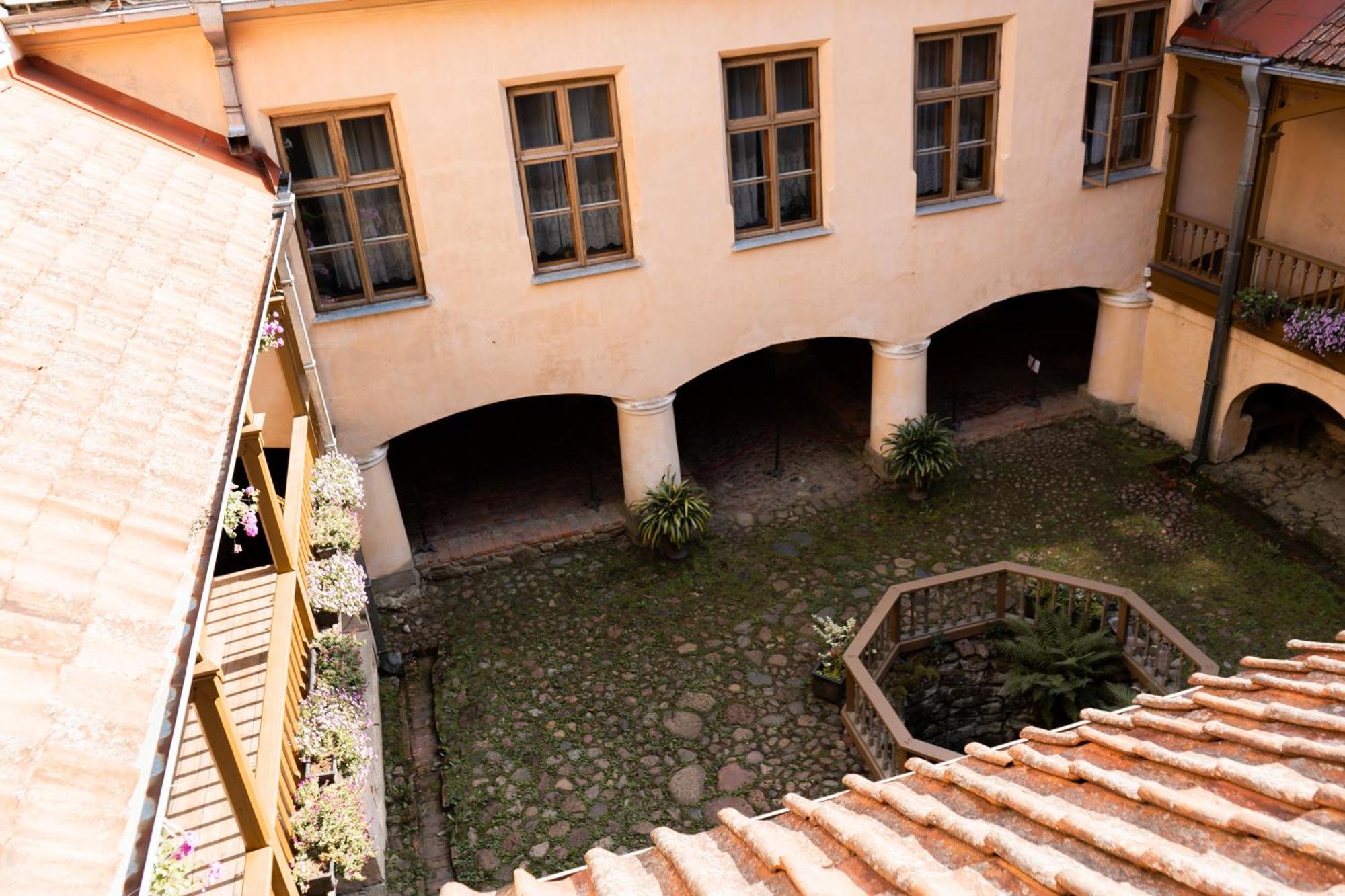 Edoles Pils Hotel Exterior photo