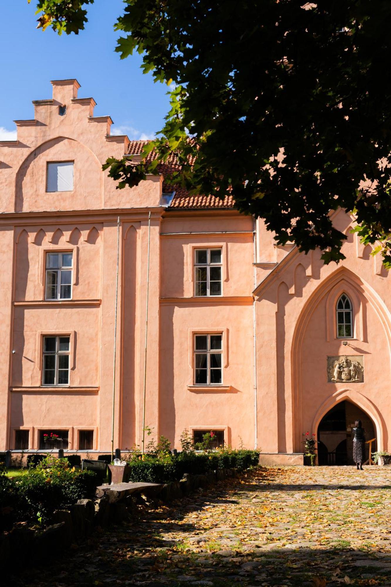 Edoles Pils Hotel Exterior photo